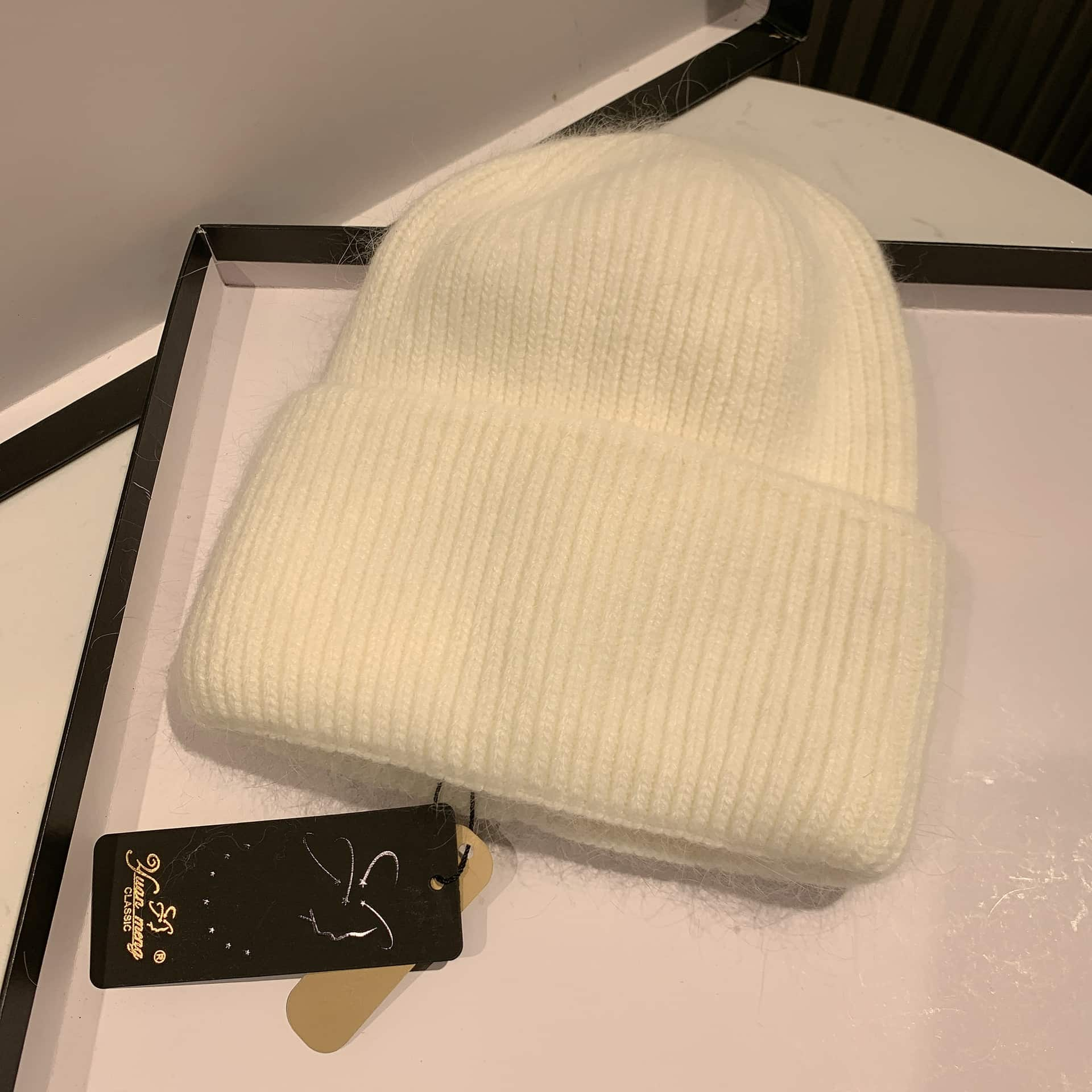 H00006 Bonnet tricoté pour femmes en cheveux de lapin en hiver