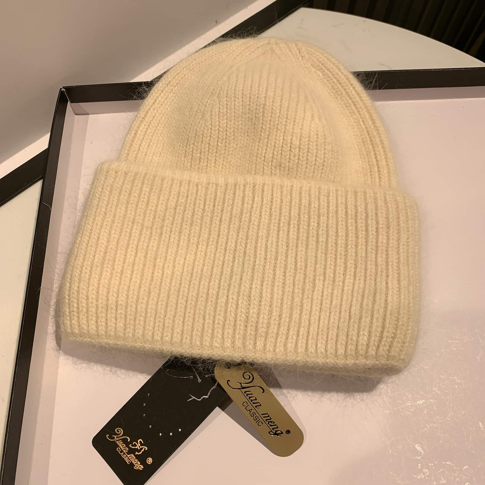 H00006 Bonnet tricoté pour femmes en cheveux de lapin en hiver