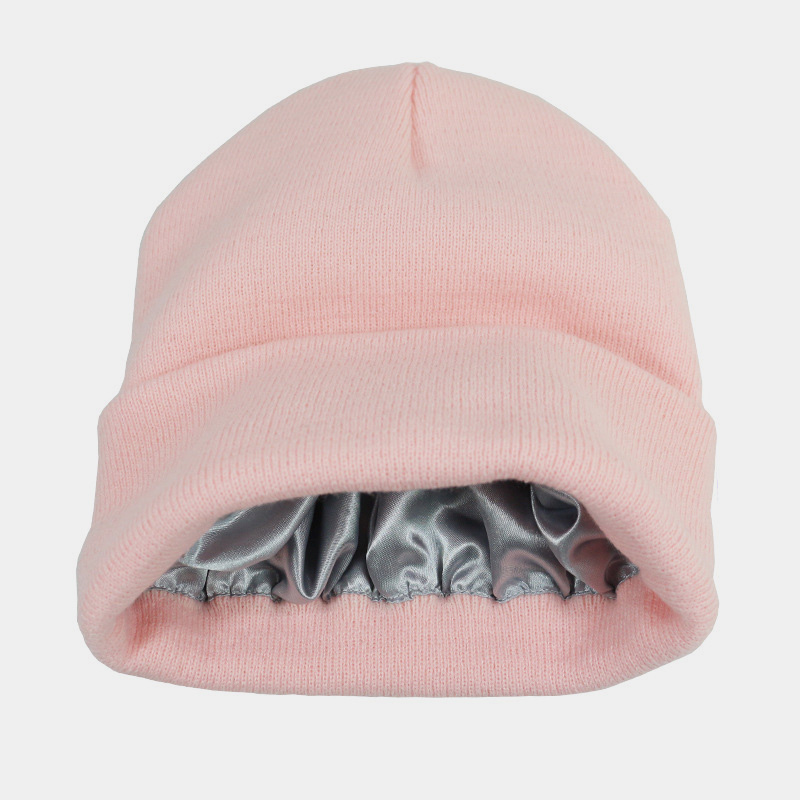 H00023 Bonnet tricoté pour adulte de couleur unie avec doublure en satin