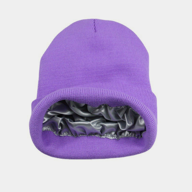 H00023 Bonnet tricoté pour adulte de couleur unie avec doublure en satin