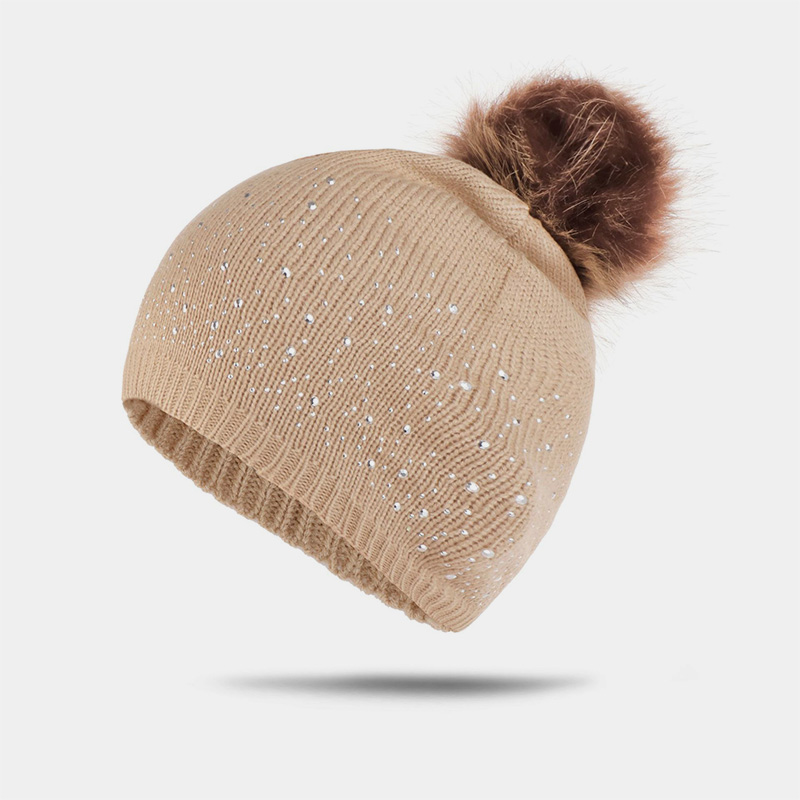 H00046 Bonnet tricoté boule de fourrure à fines rayures avec strass