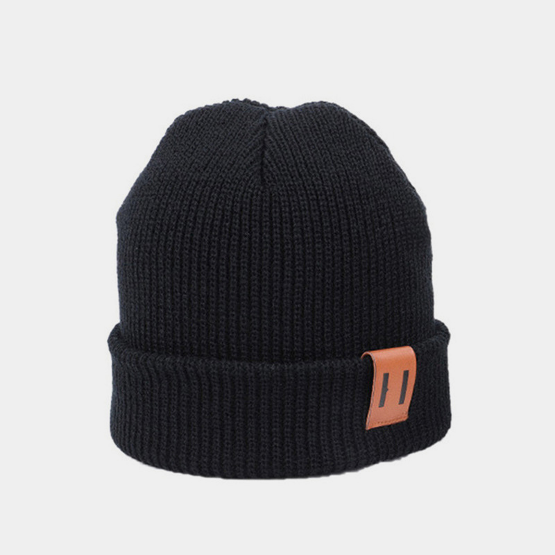 H00044 Bonnet tricoté parent-enfant avec étiquette en cuir à fines rayures