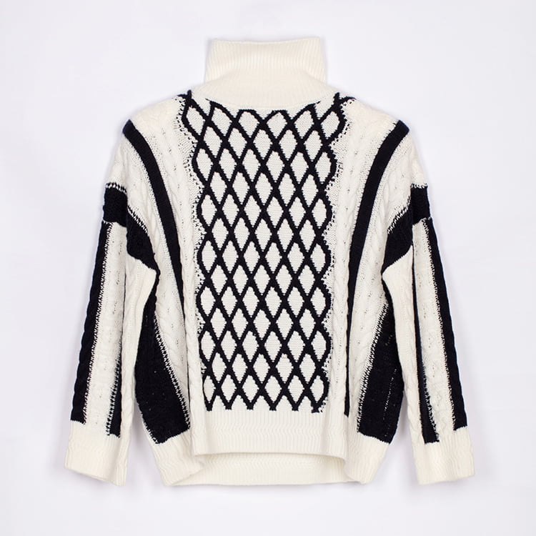 SM-K0045 Pull en tricot épais à col montant et contraste de mohair noir et blanc